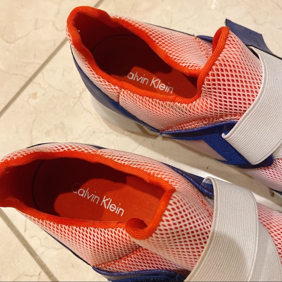 Calvin Klein Velcro Sneakers barely worn - Picture 4 of 7
